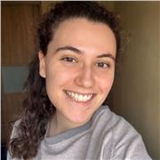 Graduada en Biomedicina Básica y Experimental, especializada en ciencias como biología y química